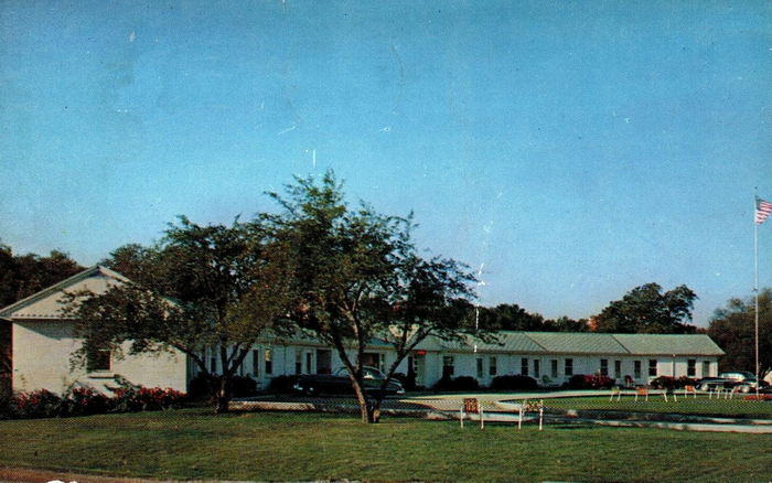 Ithaca Motel (Peters Motel) - Old Postcard (newer photo)